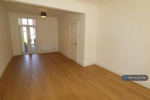3 bedroom terraced house to rent, Cedar Road, Northampton, NN1