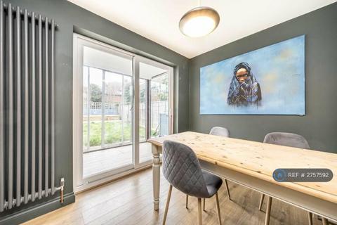 2 bedroom end of terrace house to rent, Regency Close, Hampton, TW12
