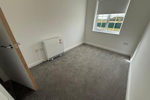 2 bedroom flat to rent, Fairham, Nottingham, NG11