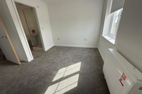 2 bedroom flat to rent, Fairham, Nottingham, NG11