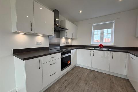 2 bedroom flat to rent, Fairham, Nottingham, NG11