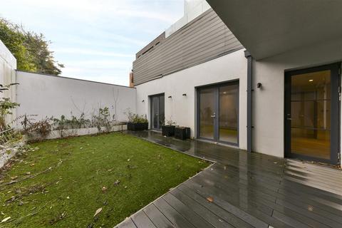 3 bedroom flat to rent, REGENTS PARK
