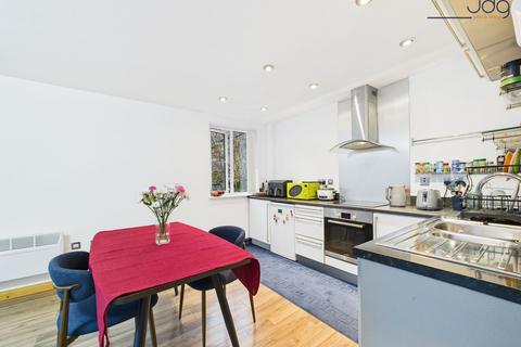 2 bedroom flat for sale, Damside Street, Lancaster | Generous Open-Plan Living on the River Lune