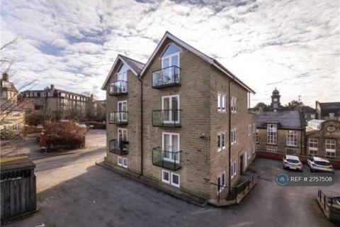 2 bedroom penthouse to rent, The Green, Bingley, BD16