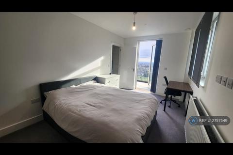 1 bedroom in a flat share to rent, Doniford House Healum Avenue, Southall, UB2