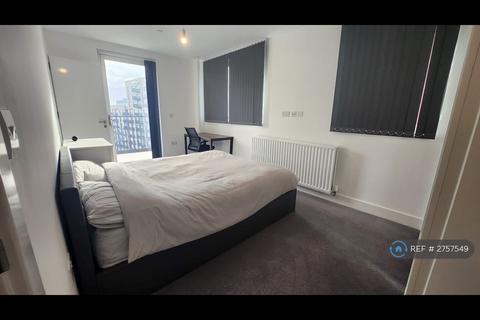 1 bedroom in a flat share to rent, Doniford House Healum Avenue, Southall, UB2