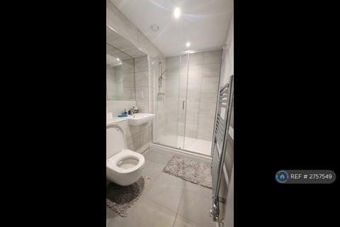 1 bedroom in a flat share to rent, Doniford House Healum Avenue, Southall, UB2