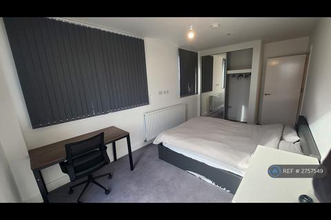 1 bedroom in a flat share to rent, Doniford House Healum Avenue, Southall, UB2