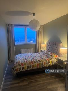 2 bedroom flat to rent, The Oaks, London, SE18