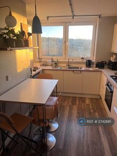 2 bedroom flat to rent, The Oaks, London, SE18