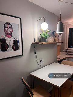 2 bedroom flat to rent, The Oaks, London, SE18