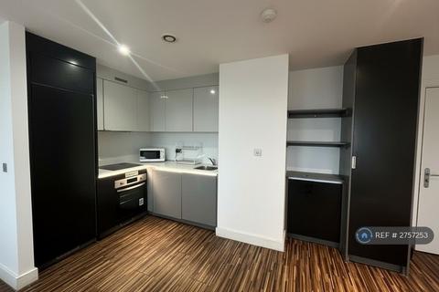 3 bedroom flat to rent, West Point, Old Trafford, Manchester, M16