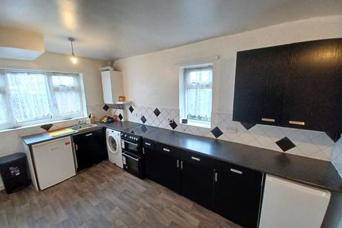 3 bedroom semi-detached house to rent, Gipton Approach, Leeds, West Yorkshire, LS9