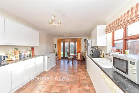4 bedroom detached house for sale, Westlake Avenue, Bowers Gifford, Basildon, Essex