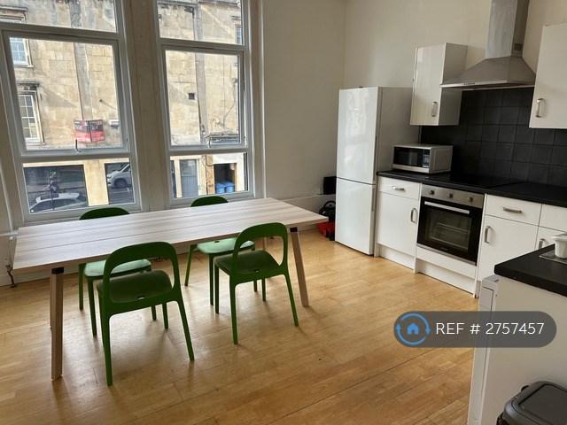 Living Room/Kitchen