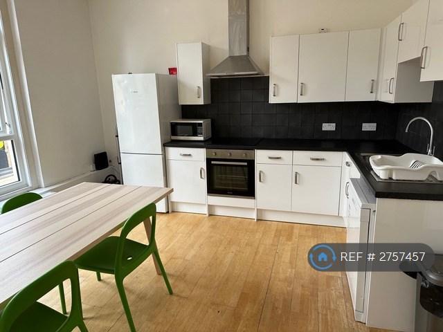 Living Room/Kitchen