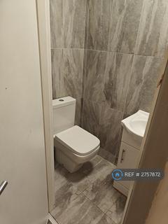 Studio to rent, Church Road, London, E10