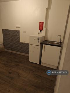 Studio to rent, Church Road, London, E10