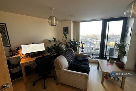 Studio to rent, The Drakes, London, SE8