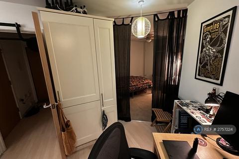 Studio to rent, The Drakes, London, SE8