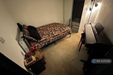 Studio to rent, The Drakes, London, SE8