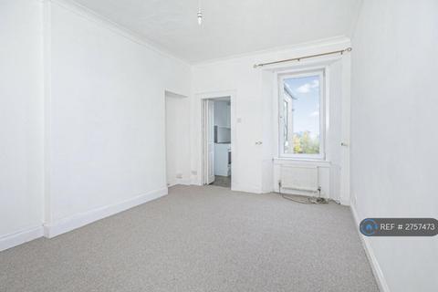 2 bedroom flat to rent, Balsusney Road, Kirkcaldy, KY2