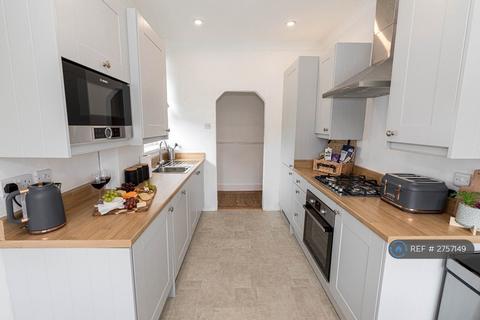 3 bedroom flat to rent, Beaufort Road, Bournemouth, BH6
