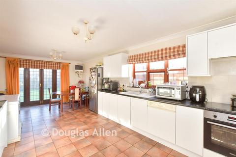 4 bedroom detached house for sale, Westlake Avenue, Basildon SS13