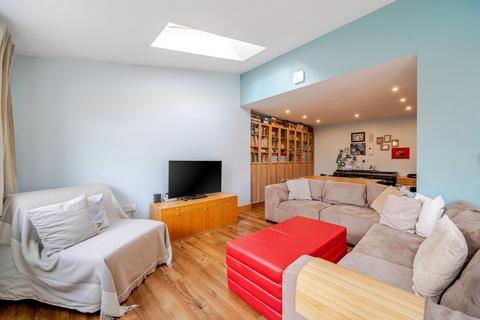 4 bedroom semi-detached house for sale, Elmbury Drive, Tewkesbury, Gloucestershire