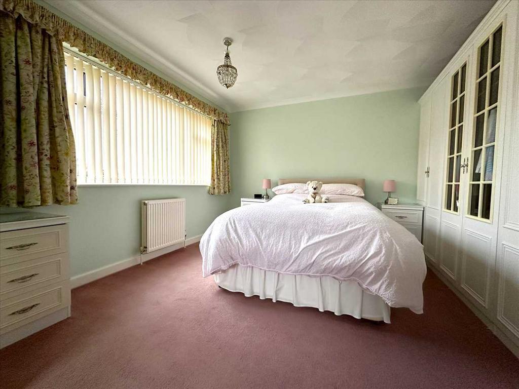 Bedroom (side)
