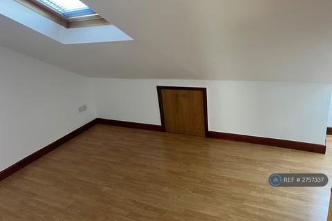 5 bedroom semi-detached house to rent, Glenmore Street, Southend-On-Sea, SS2