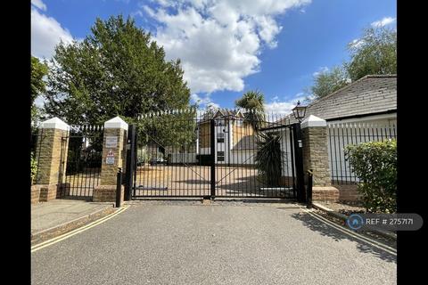 2 bedroom flat to rent, White Heron Mews, Teddington, TW11