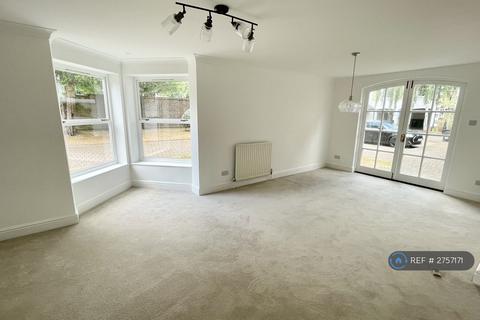 2 bedroom flat to rent, White Heron Mews, Teddington, TW11