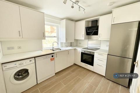 2 bedroom flat to rent, White Heron Mews, Teddington, TW11