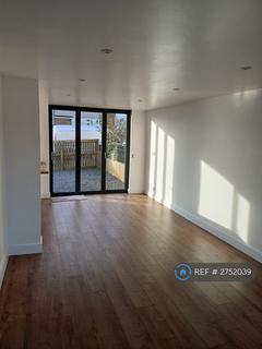 3 bedroom semi-detached house to rent, Lambourne Close, Houghton Le Spring, DH4