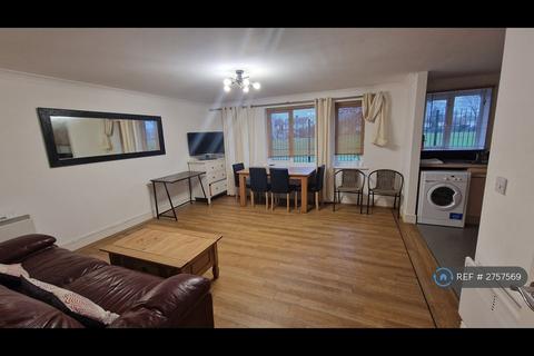 2 bedroom flat to rent, Omega Court, Romford, RM7