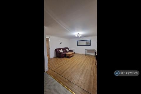 2 bedroom flat to rent, Omega Court, Romford, RM7