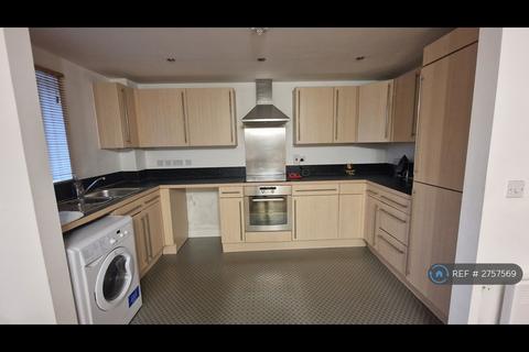 2 bedroom flat to rent, Omega Court, Romford, RM7