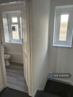 3 bedroom flat to rent, The Broadway, Loughton, IG10