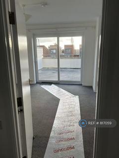 3 bedroom flat to rent, The Broadway, Loughton, IG10