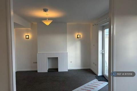3 bedroom flat to rent, The Broadway, Loughton, IG10