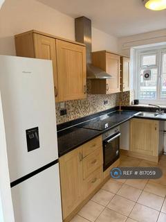 3 bedroom flat to rent, The Broadway, Loughton, IG10