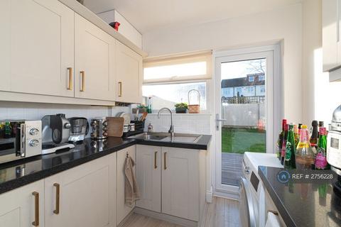 3 bedroom semi-detached house to rent, Archibald Road, Romford, RM3