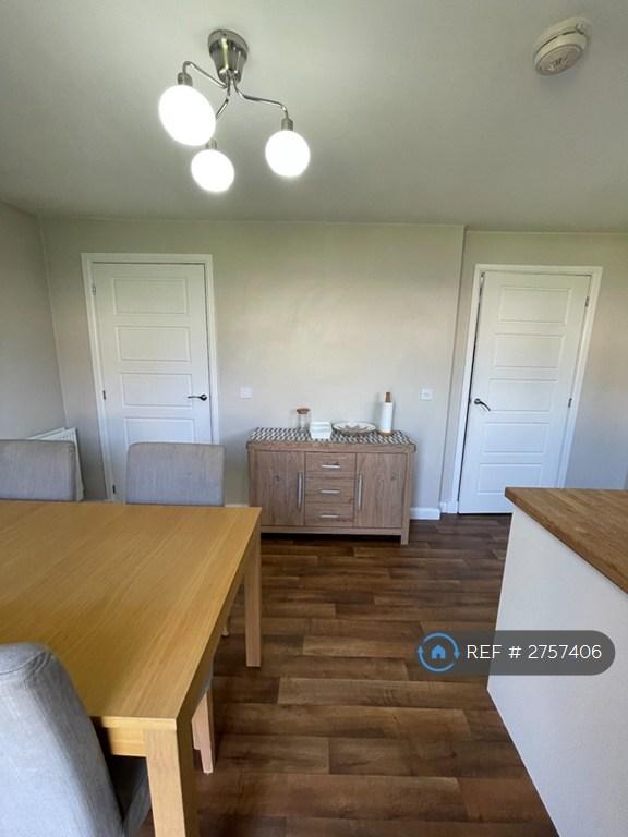 Kitchen Dining Pic 3