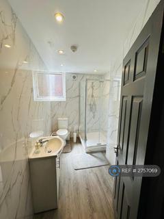 4 bedroom flat to rent, Tomlins Orchard, Barking, IG11