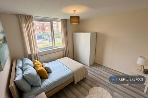4 bedroom flat to rent, Tomlins Orchard, Barking, IG11