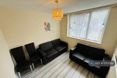 4 bedroom flat to rent, Tomlins Orchard, Barking, IG11