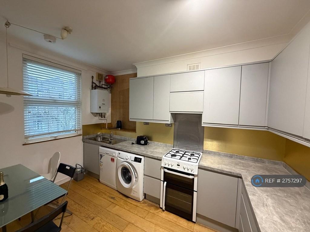 Eat-In Kitchen