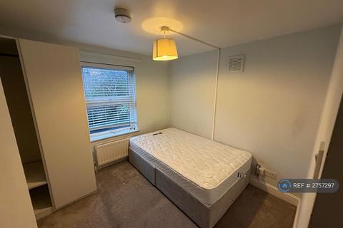 4 bedroom maisonette to rent, Ashmore Road, London, W9