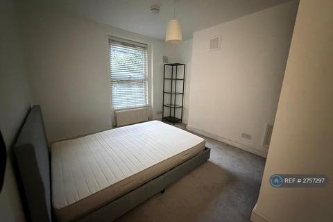 4 bedroom maisonette to rent, Ashmore Road, London, W9